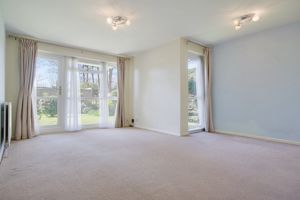 Lounge/Diner- click for photo gallery